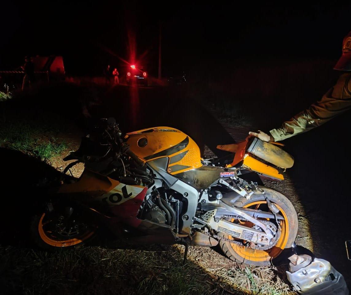 Homem cai de moto e morre na PR-489 em Japurá