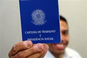 Emissão de carteiras de trabalho na Agência do Trabalhador em Maringá cai 53% em um ano