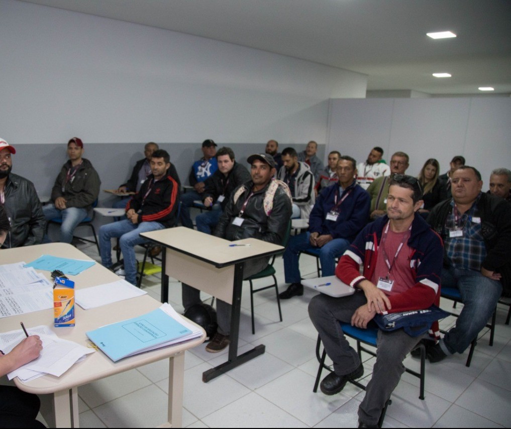 Transportadora maringaense abre novo curso de formação de motoristas