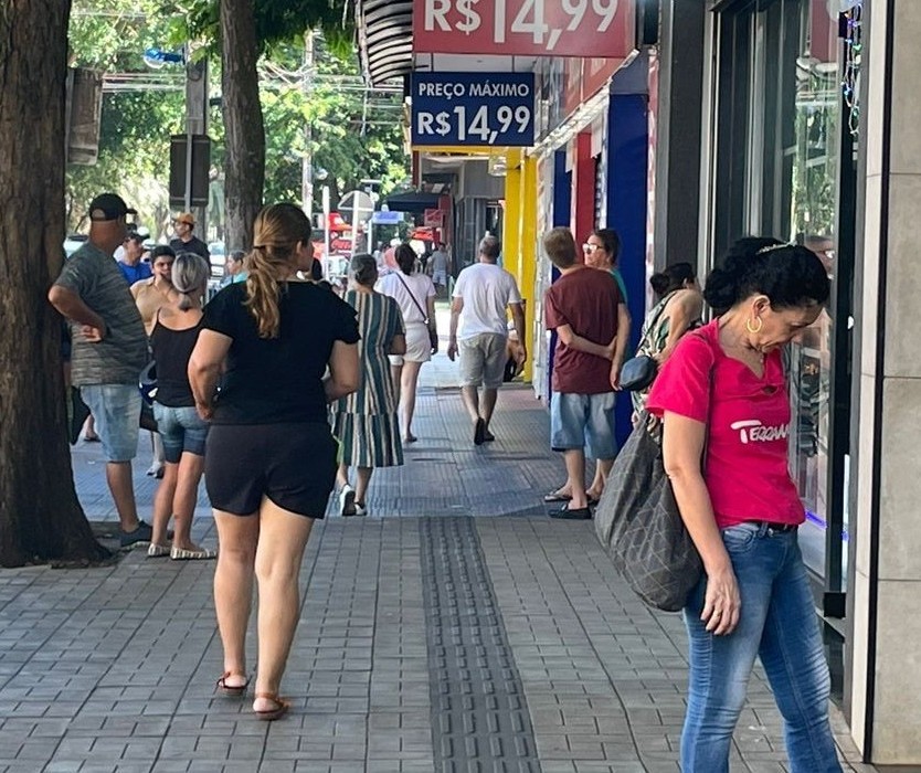 Campanha “Acim é Maringá” valoriza o comércio de rua