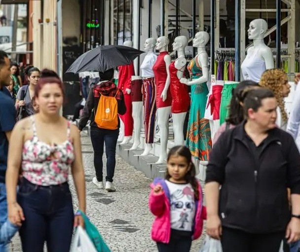 Feriado de Nossa Senhora Aparecida irá alterar o funcionamento do comércio 