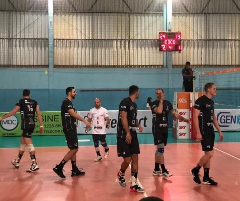 Com Ricardinho em quadra, Denk Maringá Vôlei vence Ponta Grossa