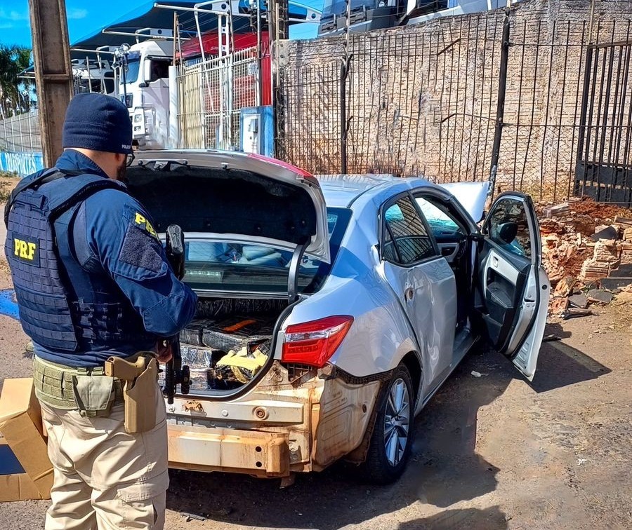 PRF apreende 245,75 quilos de maconha e recupera veículo roubado