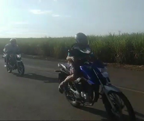 Vídeo: racha de motos na região de Maringá deixa três feridos