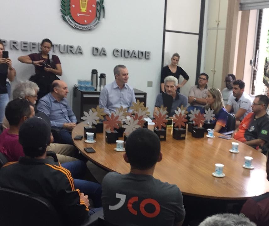 Prefeito recebe campeões do Jogos Abertos do Paraná