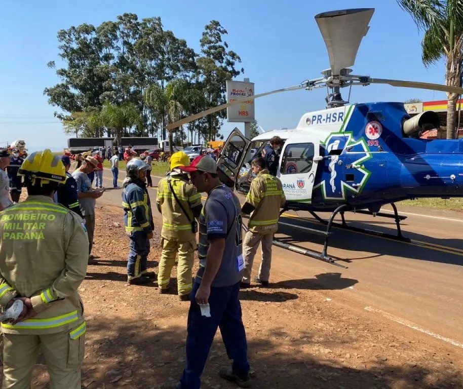 Carro para embaixo de carreta e vítima é levada em estado grave a hospital de Sarandi