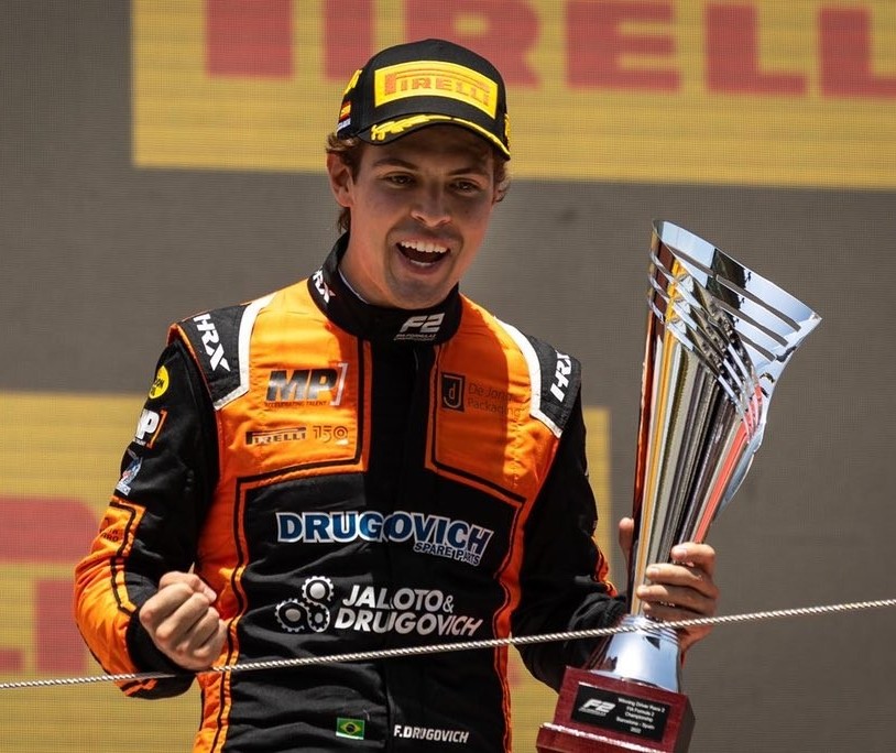 Piloto maringaense vence o GP de Barcelona e dispara na liderança da Fórmula 2