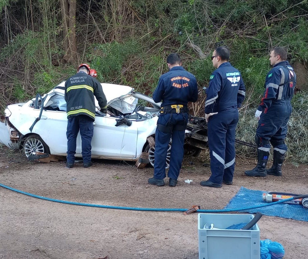 Passageira morre e motorista fica ferido em acidente na BR-376, em Marialva