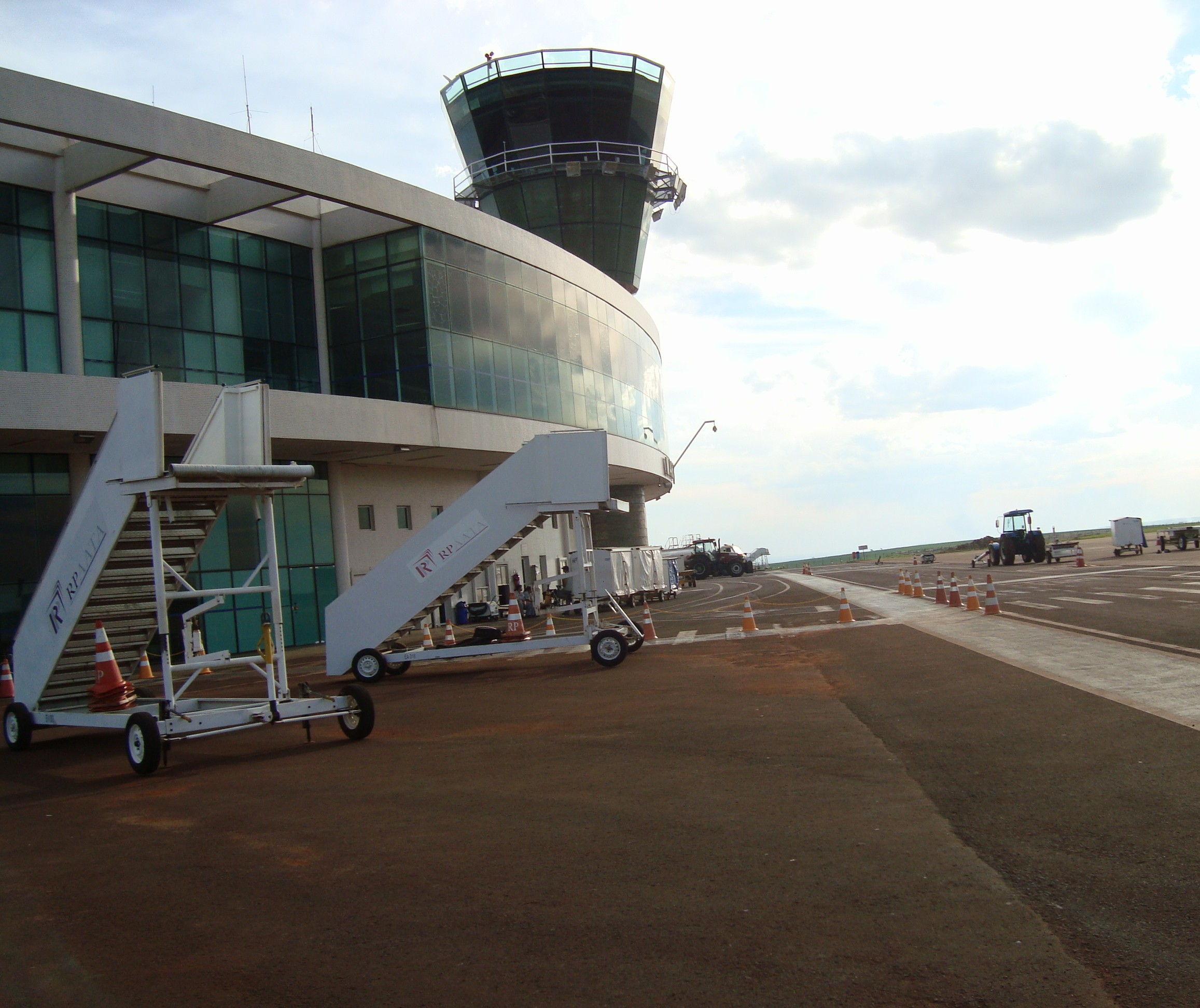 Maringá deixa de ter terminal de cargas internacionais no aeroporto